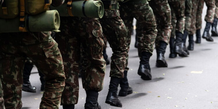 Concurso Exército brasileiro 2025 oferta 131 vagas e salários até R$ 13.4 mil! Confira