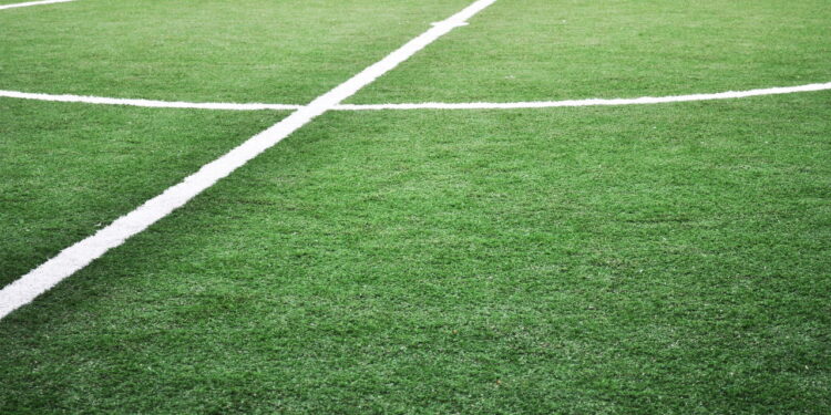 Gramado de futebol - Créditos: depositphotos.com / contemod