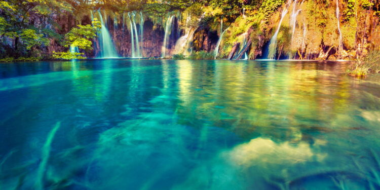 lago - Créditos: depositphotos.com / AndrewMayovskyy