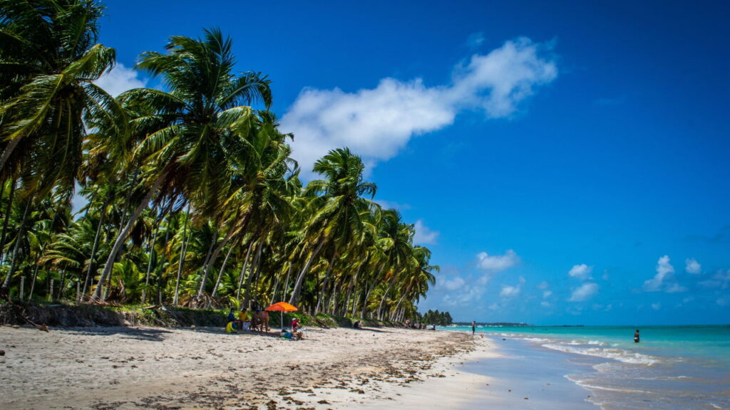 Cidade conhecida como "Caribe brasileiro" é amada pelos turistas