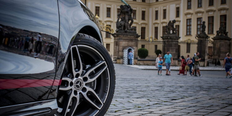 Roda de carro - Créditos: depositphotos.com / Tadeas