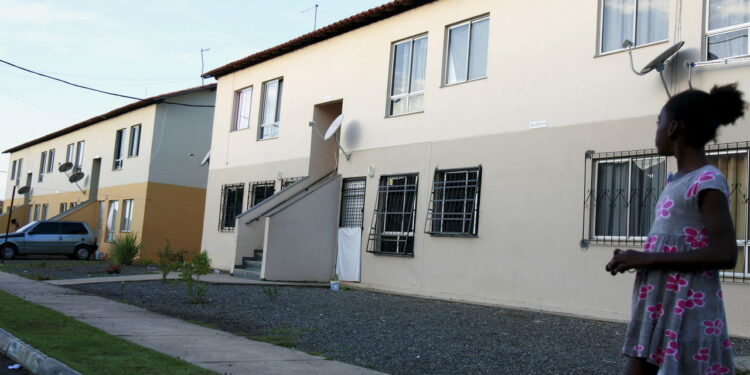 Condomínio do Minha Casa, Minha Vida - Créditos: depositphotos.com / joasouza