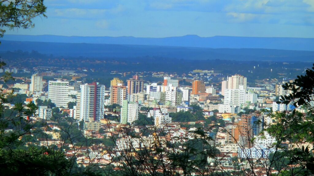 Cidade no interior de Minas Gerais impressiona com economia e educação