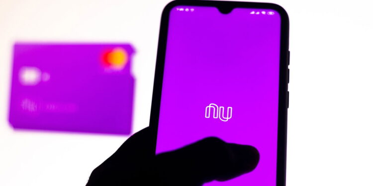 Quer estagiar no Nubank? Fintech abre 140 vagas, veja como participar!