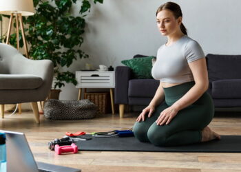 Pilates para quem trabalha sentado: exercícios para aliviar a tensão e a dor!