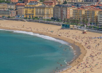 Cidade do litoral encanta com praias e gastronomia premiada