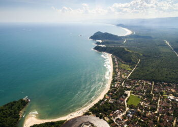 Cidade em São Paulo encanta com belezas naturais e qualidade de vida no litoral