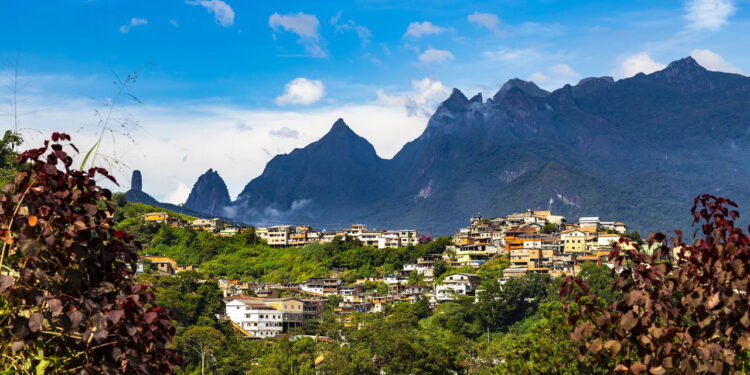 Cidade no interior do RJ encanta com seu clima ameno e paisagens naturais