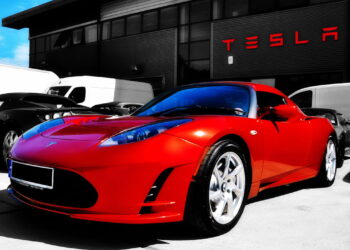 As vendas da Tesla caíram drasticamente, concorrência em festa