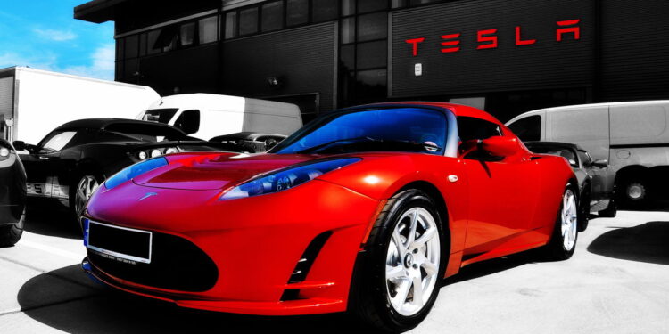 As vendas da Tesla caíram drasticamente, concorrência em festa