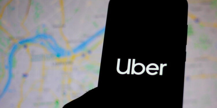 Entenda o que levou Uber e 99 a descontinuarem serviço no Brasil!