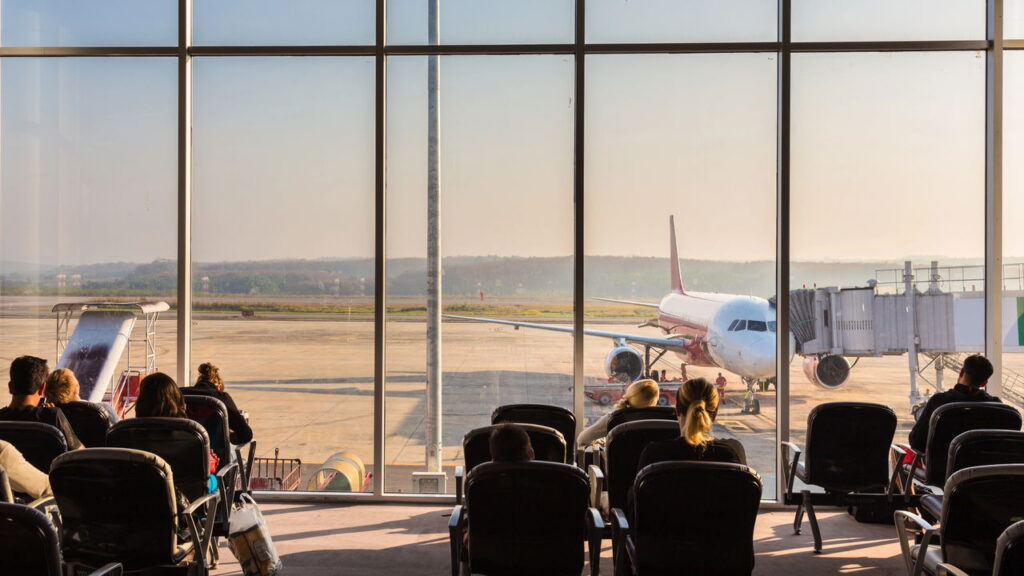 Passagens aéreas podem ficar mais baratas com essas estratégias simples