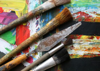 Pincéis de arte e tinta - Créditos: depositphotos.com / papa42