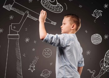 Curso gratuito da USP forma jovens cientistas com telescópio real