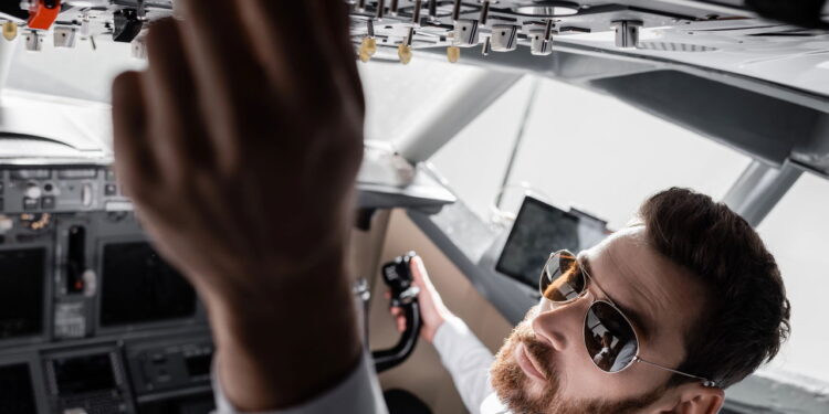 Por que a LATAM é a escolha de pilotos da FAB? Entenda o motivo