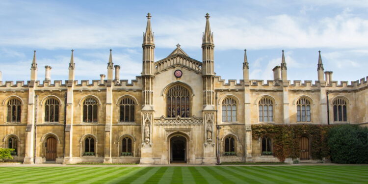 Parceria com a Cambridge transforma ensino de inglês no Brasil