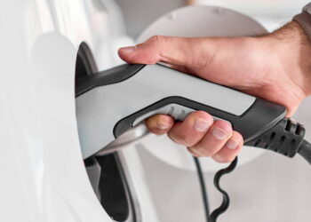 Carros híbridos plug-in são realmente econômicos?