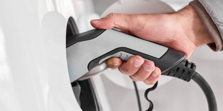 Carros híbridos plug-in são realmente econômicos?