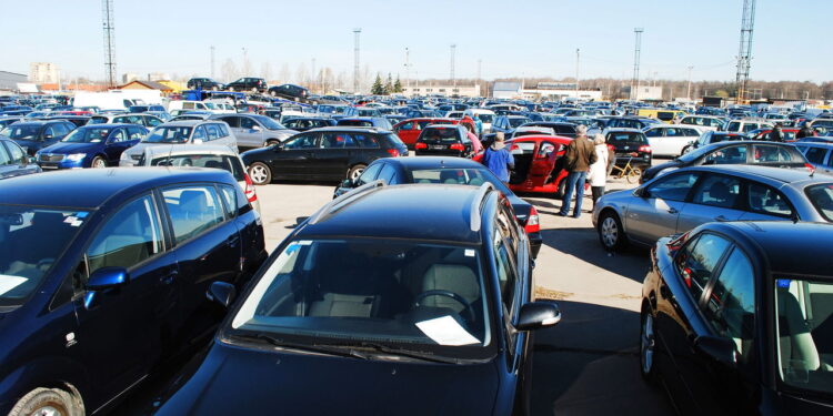 Primeiro carro? Veja 5 opções econômicas e confiáveis até R$ 30 mil