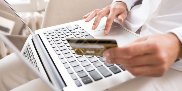 Use seu cartão de crédito da forma certa e viaje de graça mais rápido