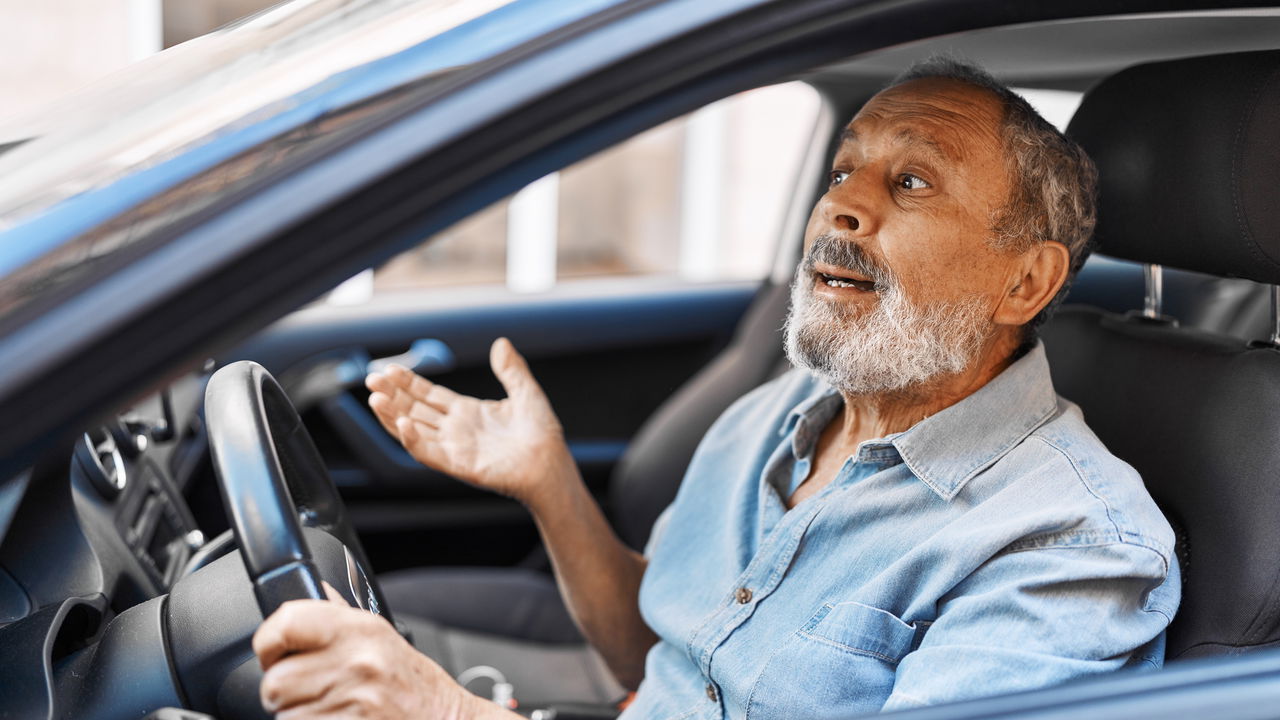 Motoristas 70+ enfrentam custos elevados com renovação da CNH