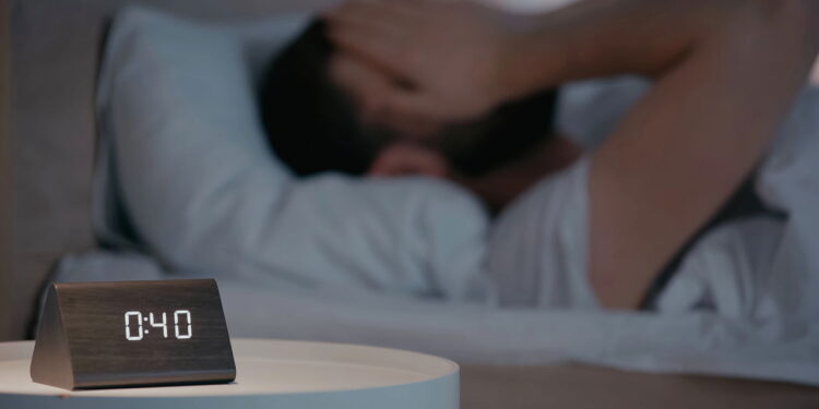 Se você acorda de madrugada, seu corpo pode estar enviando um alerta