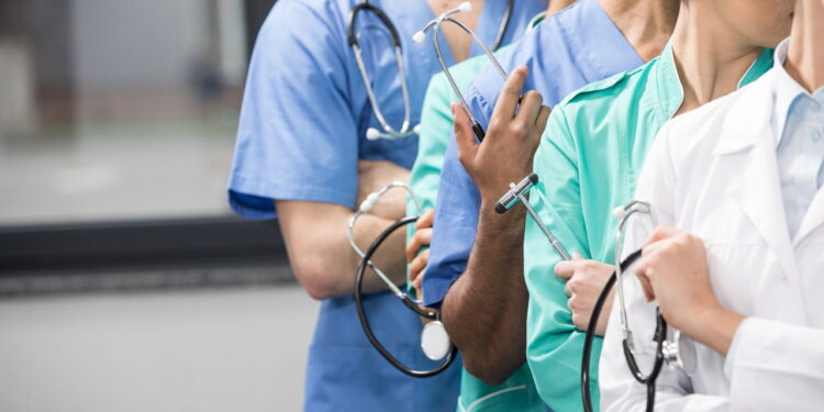 MEC pode fechar faculdades de medicina com notas baixas