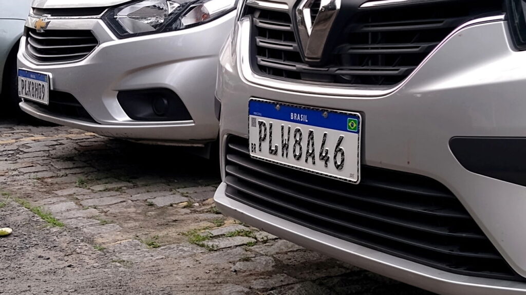 Detran emite comunicado sobre alteração obrigatória de placas