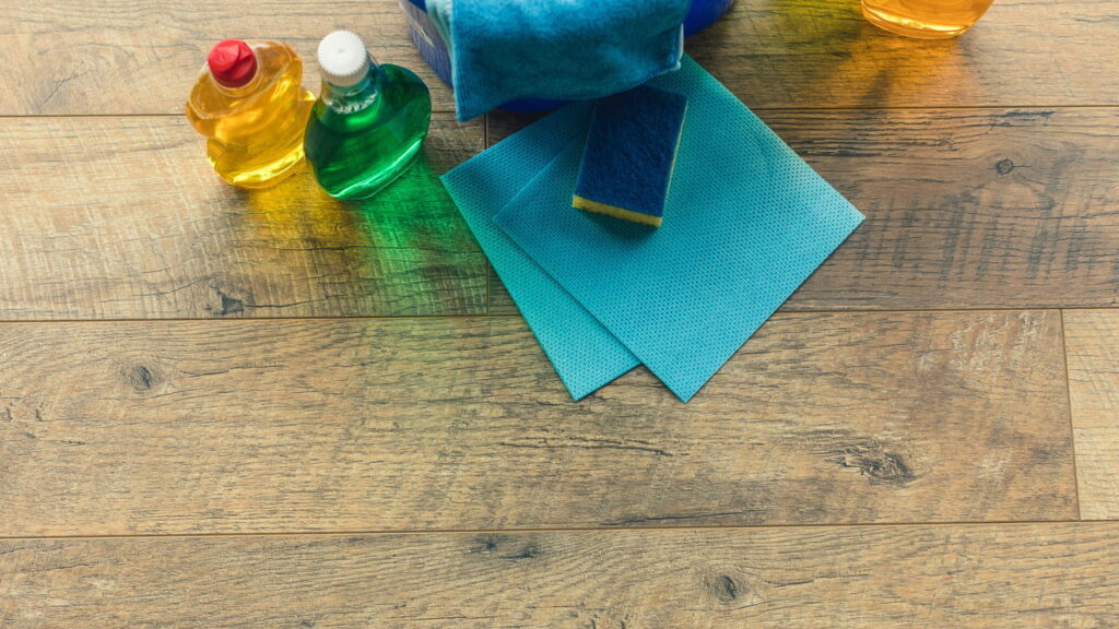 4 maneiras de economizar em produtos de limpeza para a casa