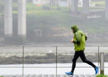 Correr na chuva: Benefícios, cuidados e equipamentos necessários!