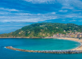 Cidade do litoral encanta com praias e gastronomia premiada