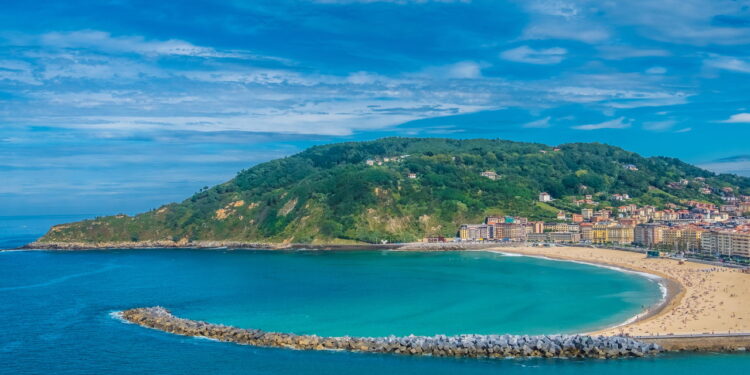 Cidade do litoral encanta com praias e gastronomia premiada