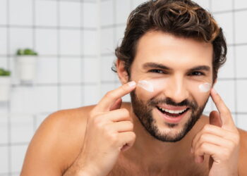 Rotina de skincare perfeita para homens de todas as idades