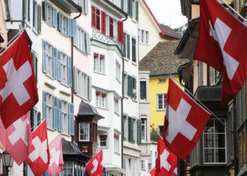 Pequena vila na Suíça paga até R$ 328 mil para novos moradores