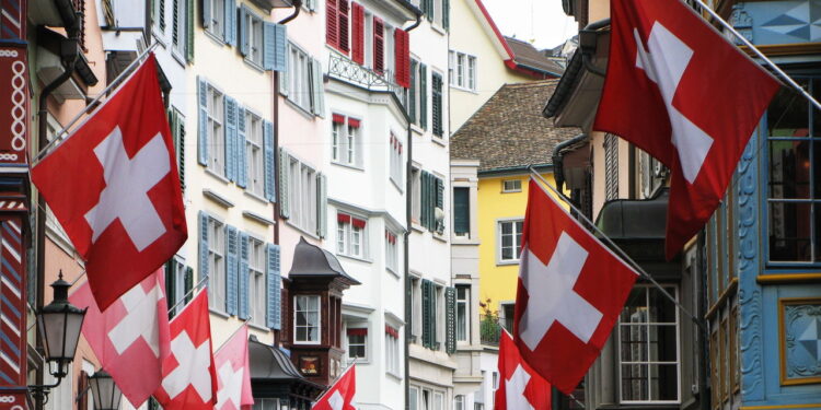 Pequena vila na Suíça paga até R$ 328 mil para novos moradores