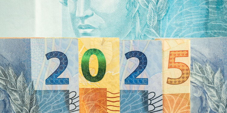 2025 em cédulas - Créditos: depositphotos.com / rochu_2008