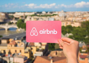 Airbnb - Créditos: depositphotos.com / grinvalds