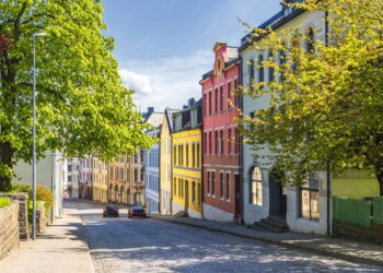 Essa cidade no interior encanta com arquitetura única e paisagens deslumbrantes