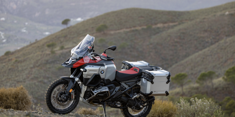 BMW R 1300 GS Adventure surpreende com visual agressivo e tecnologia inédita
