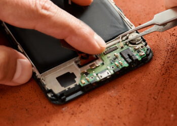 Por que as baterias de celular ainda não duram muito mais tempo? Entenda