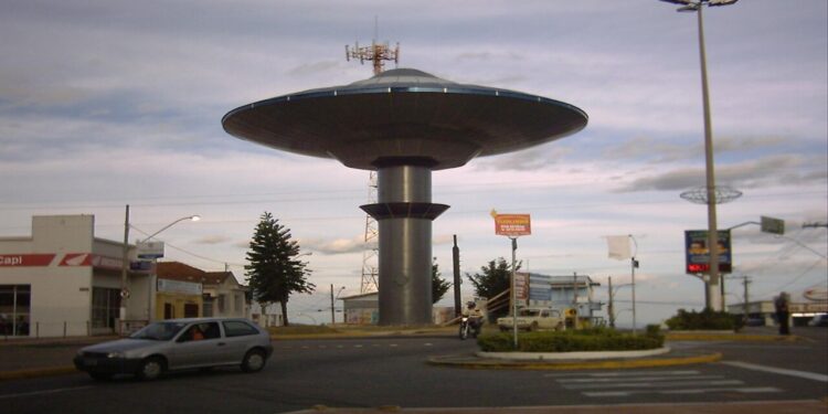 Disco voador em Varinha/MG -Veja essa imagem em: Wikimedia Commons