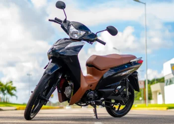 A moto que cabe no seu bolso e muda sua rotina na cidade