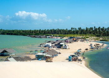 Destino no litoral cearense encanta com suas paisagens deslumbrantes