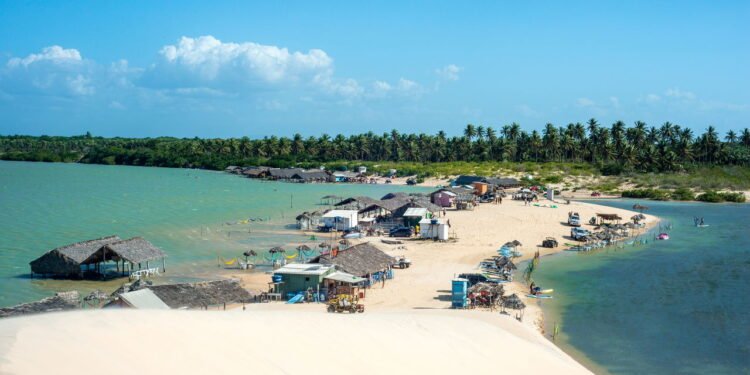 Destino no litoral cearense encanta com suas paisagens deslumbrantes
