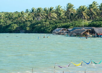 Destino no litoral cearense encanta com suas paisagens deslumbrantes