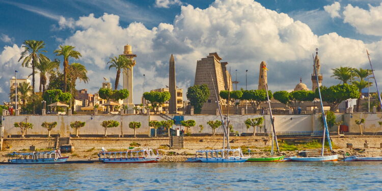 Essa cidade encanta visitantes do mundo interior com o maior museu a céu aberto