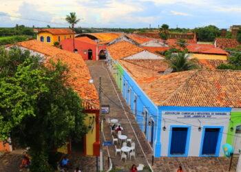 Essa cidade no litoral brasileiro atrai visitantes com suas belezas naturais