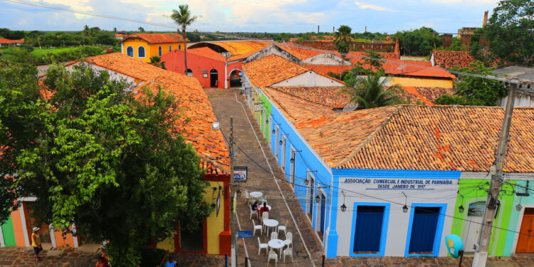 Essa cidade no litoral brasileiro atrai visitantes com suas belezas naturais