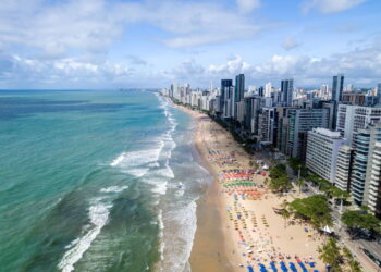 Praia de boa viagem/Recife - Créditos: depositphotos.com / gustavofrazao
