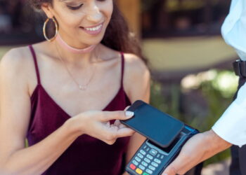 Como funciona o pagamento por aproximação? A tecnologia NFC em detalhes!